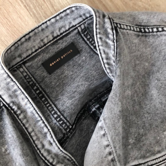 Women’s Washed Gray Oversized Jean Jacket - Picture 4 of 6